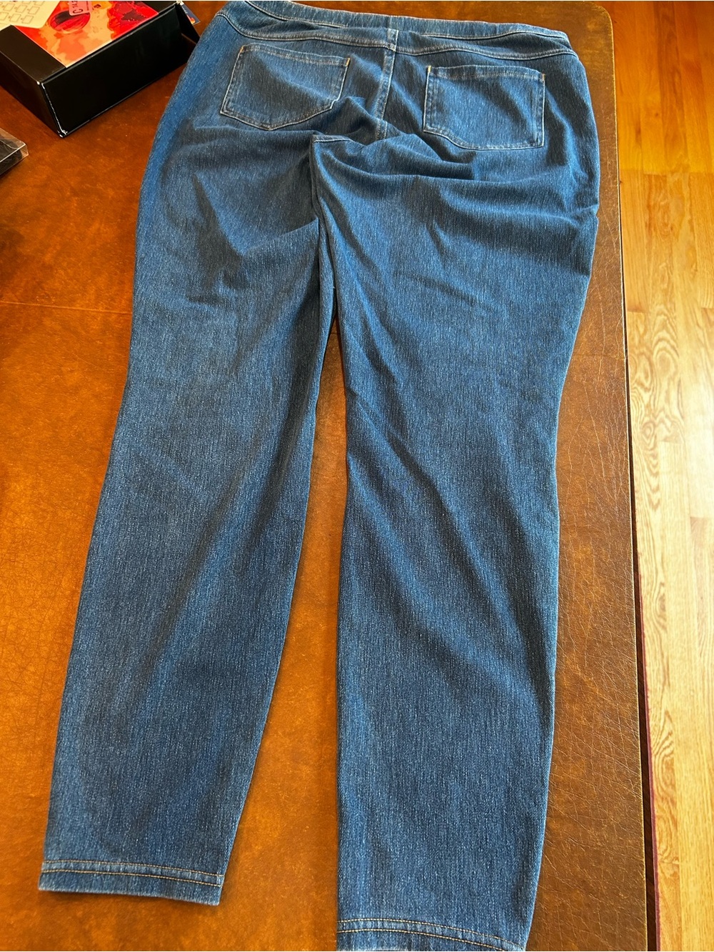 HUE Straight-Leg Dark Blue Denim Jeggings